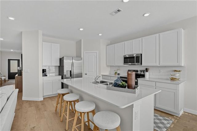 505 SW Edgewood Meadows Drive, Oak Grove, MO 64075
