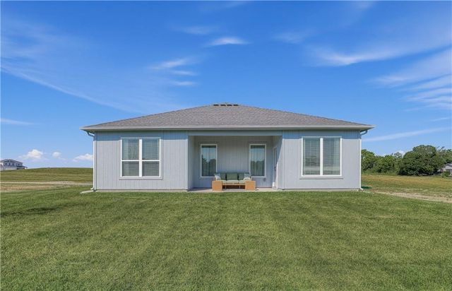 505 SW Edgewood Meadows Drive, Oak Grove, MO 64075
