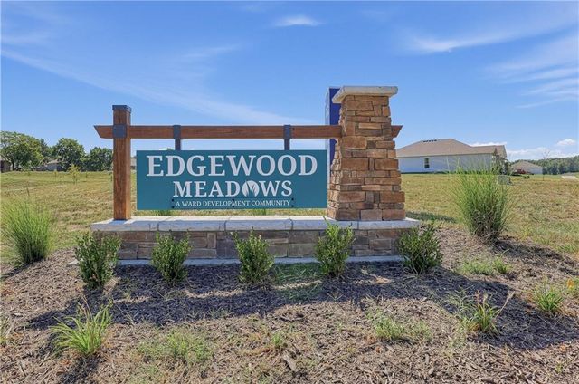 505 SW Edgewood Meadows Drive, Oak Grove, MO 64075