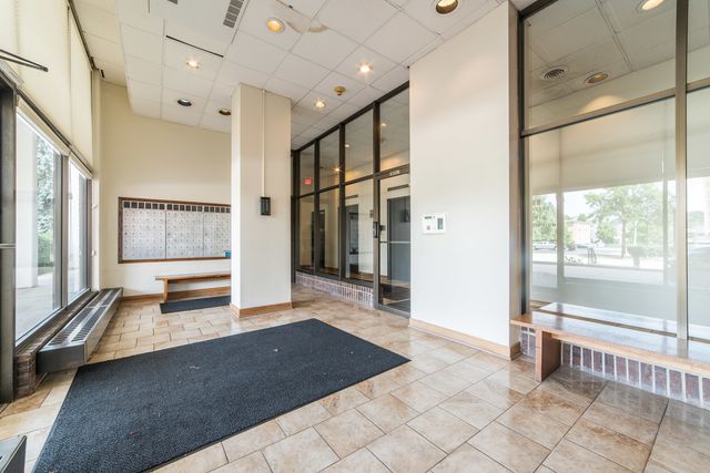 33 N Main Street 2F, Lombard, IL 60148
