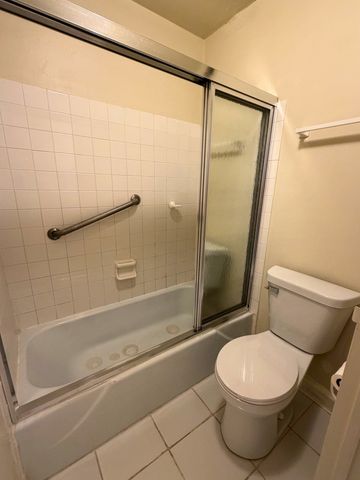 33 N Main Street 2F, Lombard, IL 60148