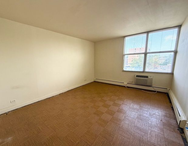 33 N Main Street 2F, Lombard, IL 60148