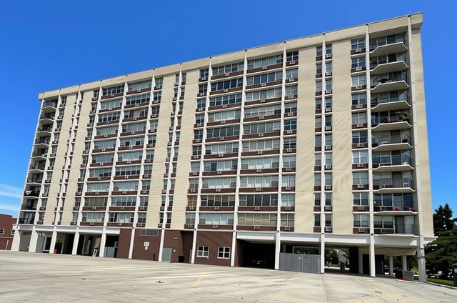 33 N Main Street 2F, Lombard, IL 60148