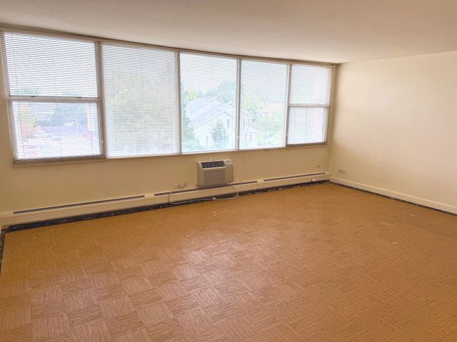 33 N Main Street 2F, Lombard, IL 60148