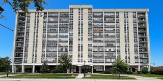 33 N Main Street 2F, Lombard, IL 60148