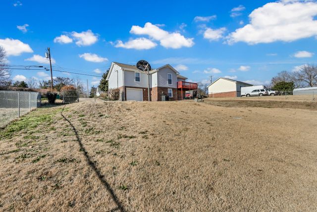 1412 McClardy Rd, Clarksville, TN 37042