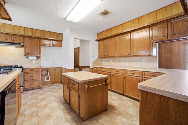 15 Brumley Drive, Huntsville, TX 77320