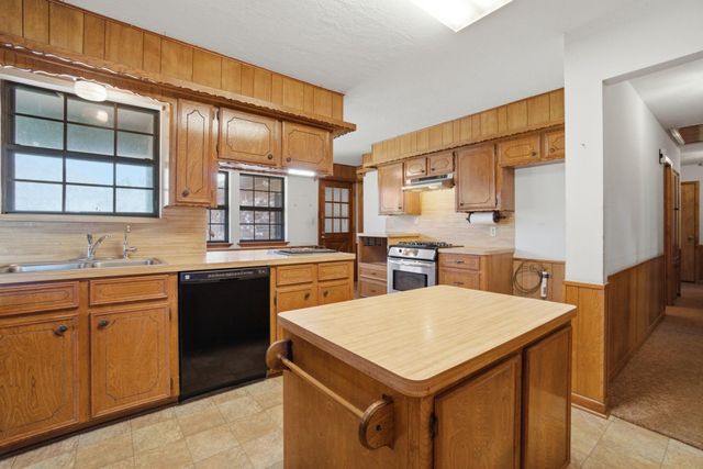 15 Brumley Drive, Huntsville, TX 77320