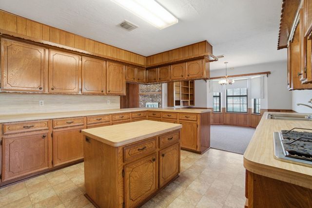 15 Brumley Drive, Huntsville, TX 77320