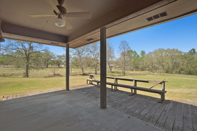 15 Brumley Drive, Huntsville, TX 77320