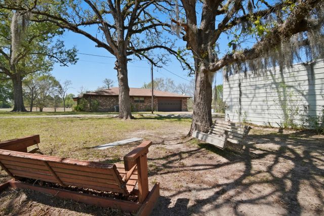 15 Brumley Drive, Huntsville, TX 77320