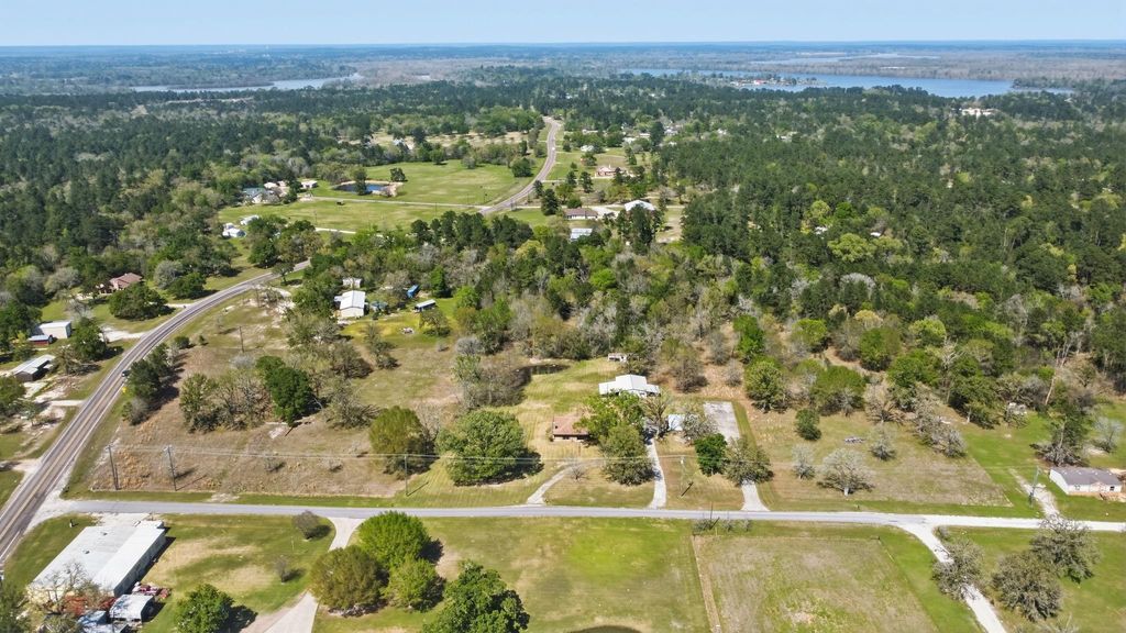 15 Brumley Drive, Huntsville, TX 77320