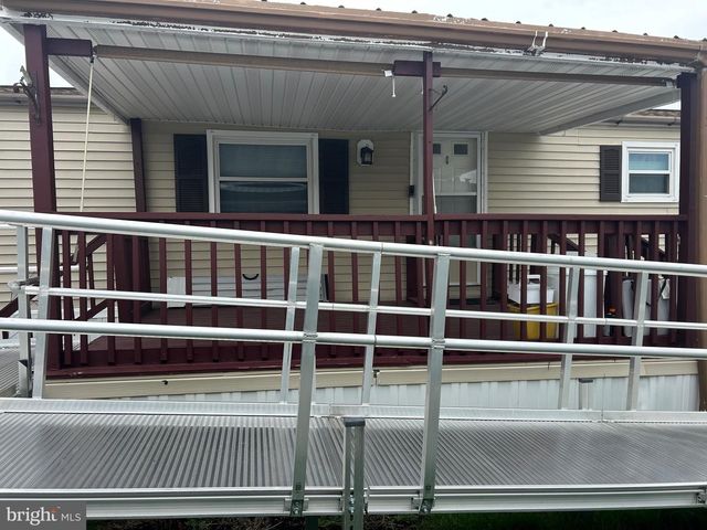 489 BRENDON DR, Leola, PA 17540
