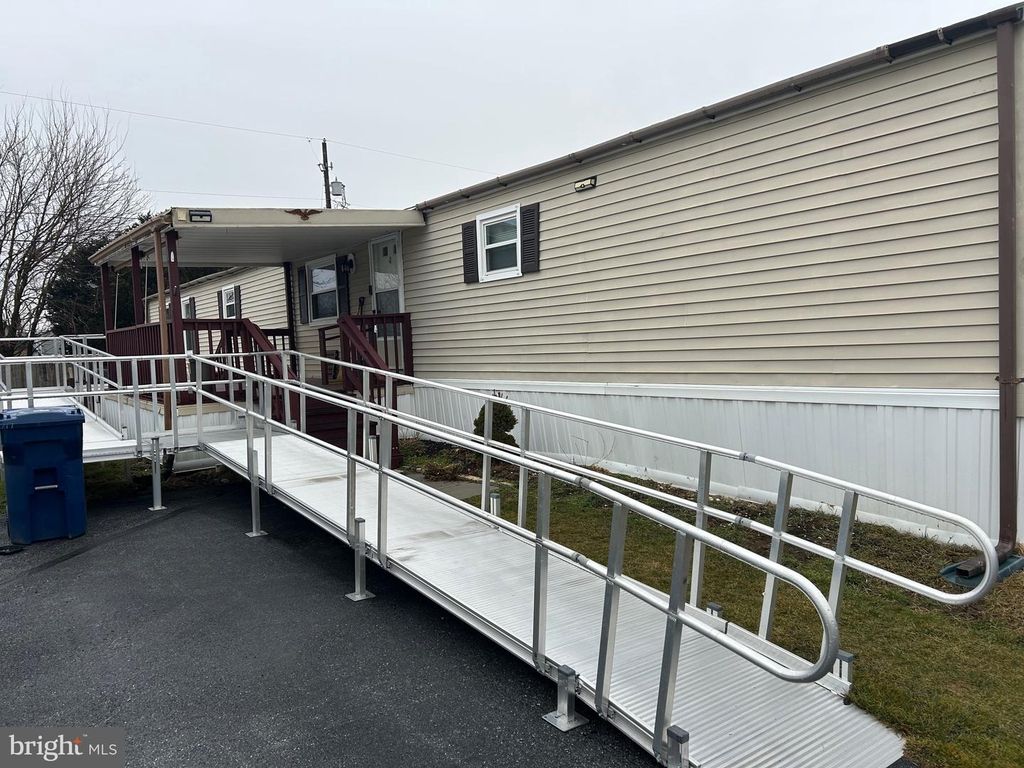 489 BRENDON DR, Leola, PA 17540