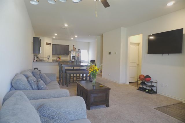 14300 Prairie Sod LN, Elgin, TX 78621