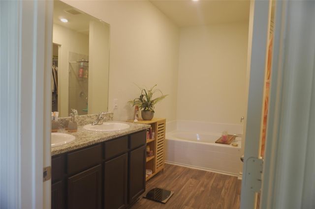 14300 Prairie Sod LN, Elgin, TX 78621