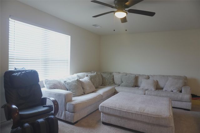 14300 Prairie Sod LN, Elgin, TX 78621