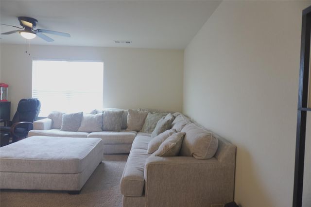 14300 Prairie Sod LN, Elgin, TX 78621