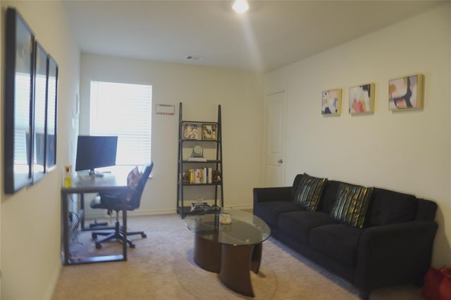 14300 Prairie Sod LN, Elgin, TX 78621