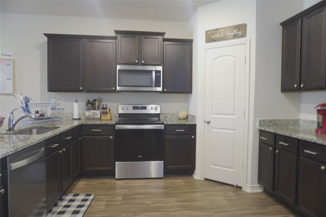 14300 Prairie Sod LN, Elgin, TX 78621