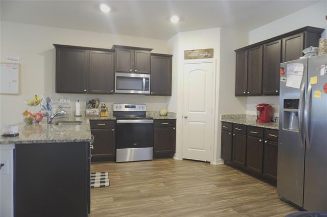 14300 Prairie Sod LN, Elgin, TX 78621