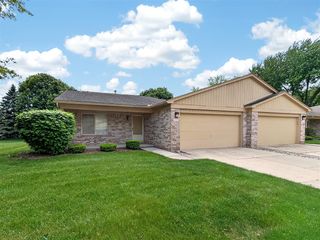41520 Janet Circle 60, Clinton Township, MI 48038