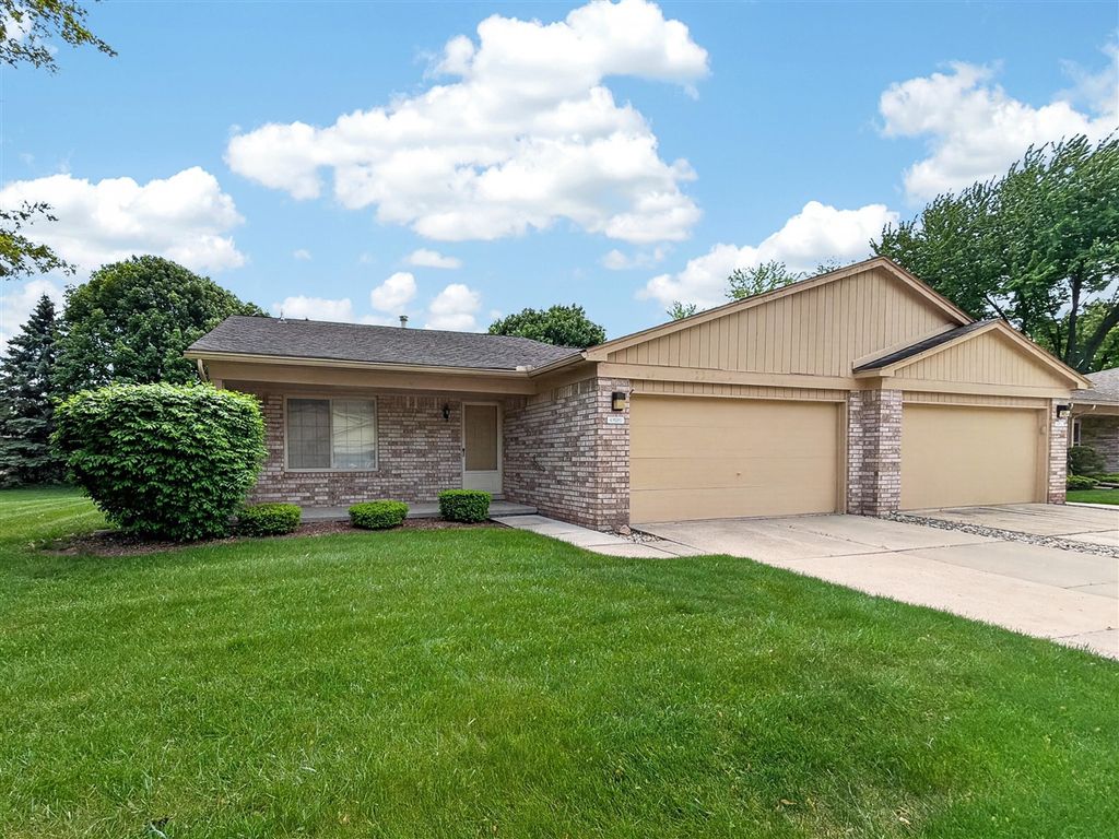 41520 Janet Circle 60, Clinton Township, MI 48038
