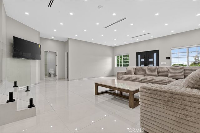 10510 Helendale, Tujunga, CA 91042