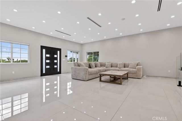 10510 Helendale, Tujunga, CA 91042