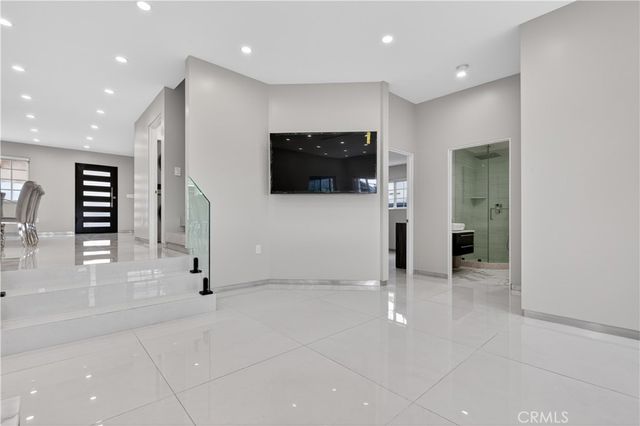 10510 Helendale, Tujunga, CA 91042