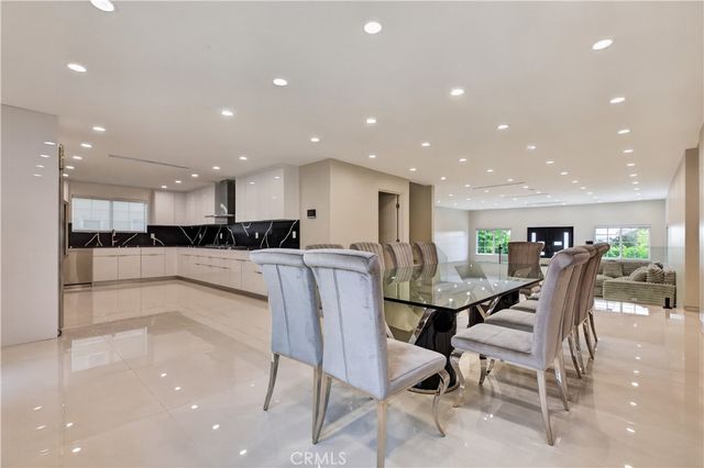 10510 Helendale, Tujunga, CA 91042
