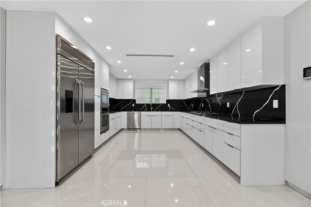 10510 Helendale, Tujunga, CA 91042