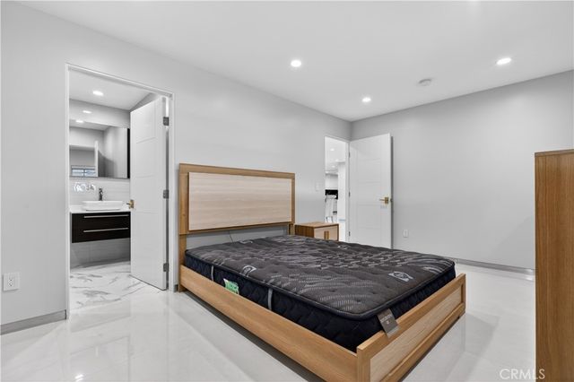10510 Helendale, Tujunga, CA 91042