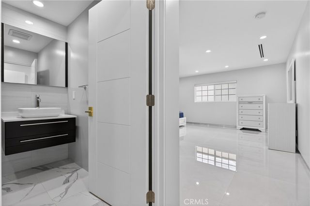 10510 Helendale, Tujunga, CA 91042