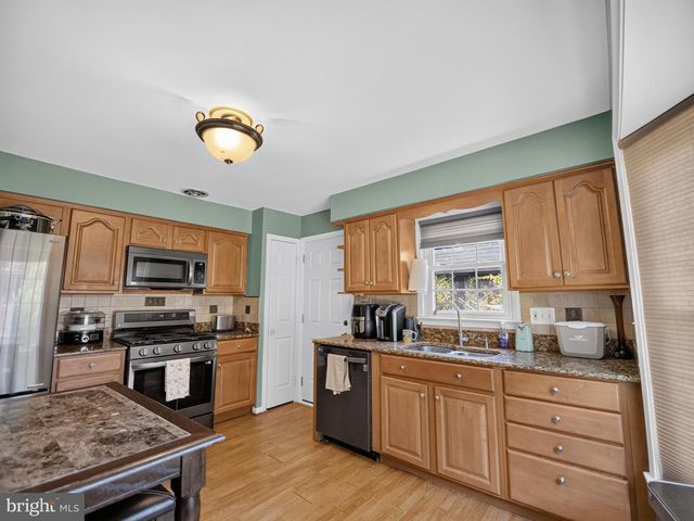 8411 THORNBERRY DR W, Upper Marlboro, MD 20772