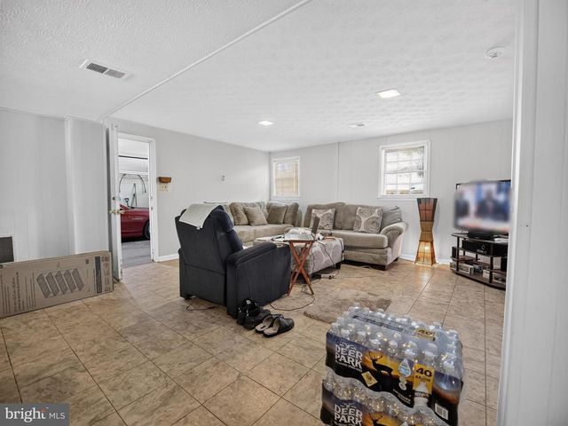 8411 THORNBERRY DR W, Upper Marlboro, MD 20772