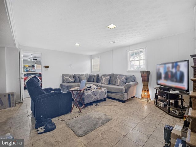 8411 THORNBERRY DR W, Upper Marlboro, MD 20772