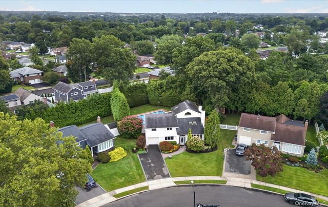 33 Phipps Lane, Plainview, NY 11803