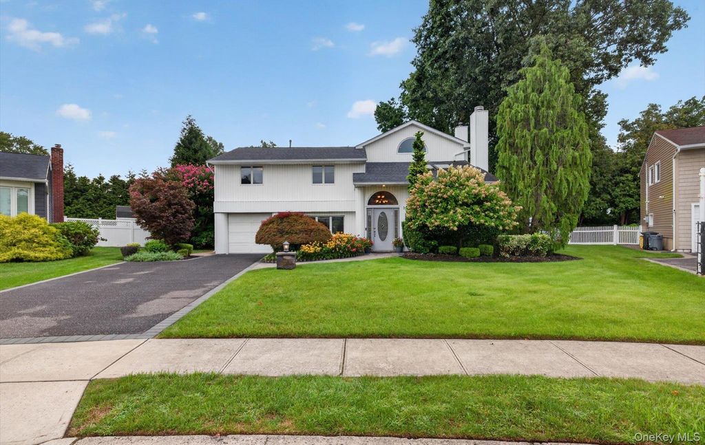 33 Phipps Lane, Plainview, NY 11803 — exterior