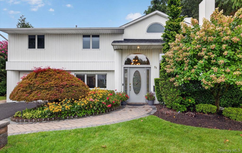 33 Phipps Lane, Plainview, NY 11803 — photo 3