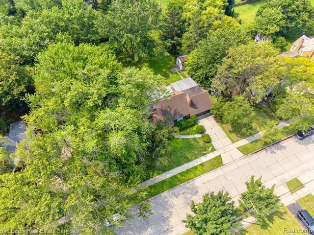 19726 Eastwood Drive, Harper Woods, MI 48225