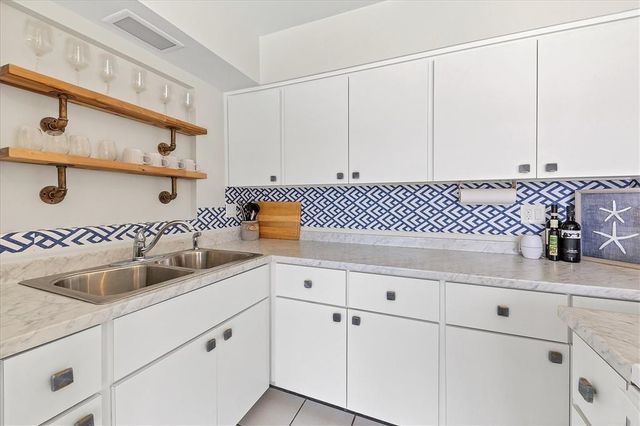 3126 BOUGAINVILLEA STREET, Sarasota, FL 34239