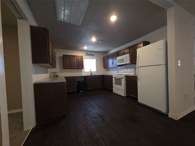 409 E Houston Street, Mexia, TX 76667