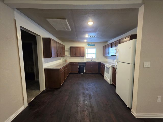 409 E Houston Street, Mexia, TX 76667