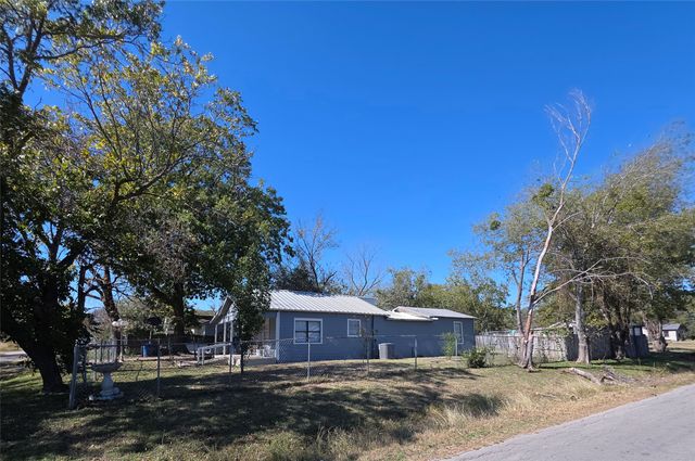 409 E Houston Street, Mexia, TX 76667