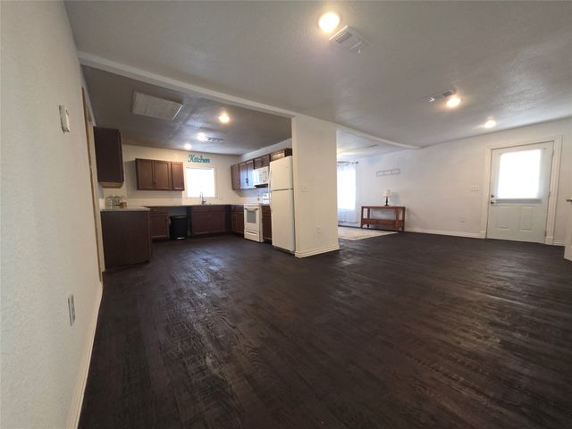 409 E Houston Street, Mexia, TX 76667