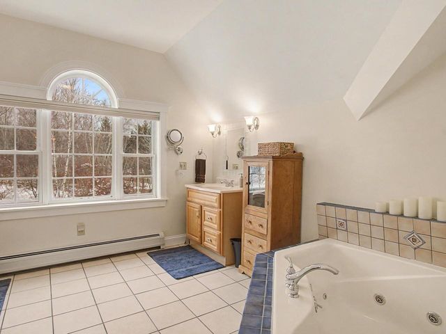 2 Sleepy Hollow Road, Essex, VT 05452