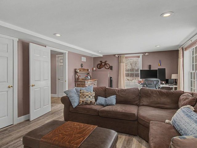 2 Sleepy Hollow Road, Essex, VT 05452