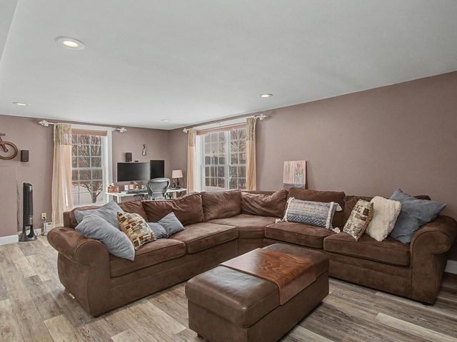 2 Sleepy Hollow Road, Essex, VT 05452