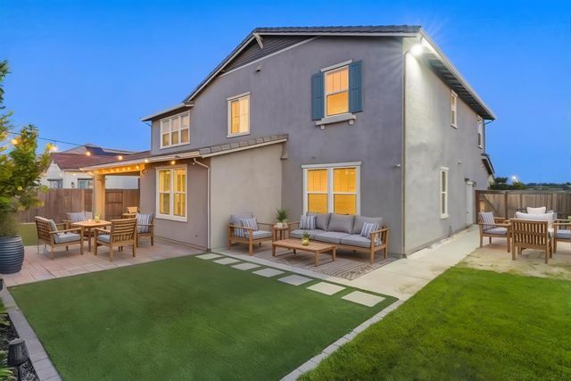 7487 Amonde Way, Elk Grove, CA 95757